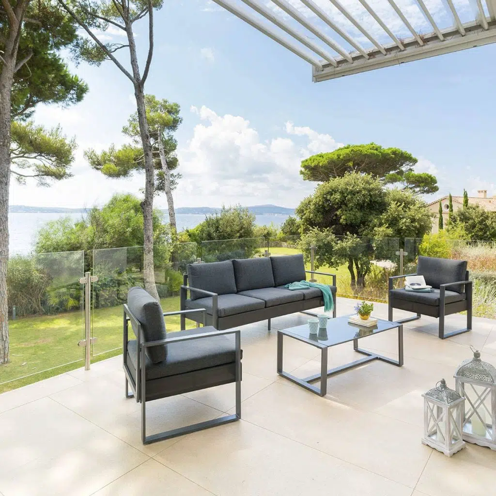 Faire le choix de son salon de jardin