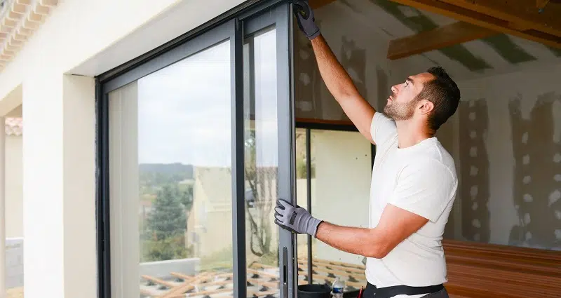 Comment réaliser l’installation de ses portes et fenêtres