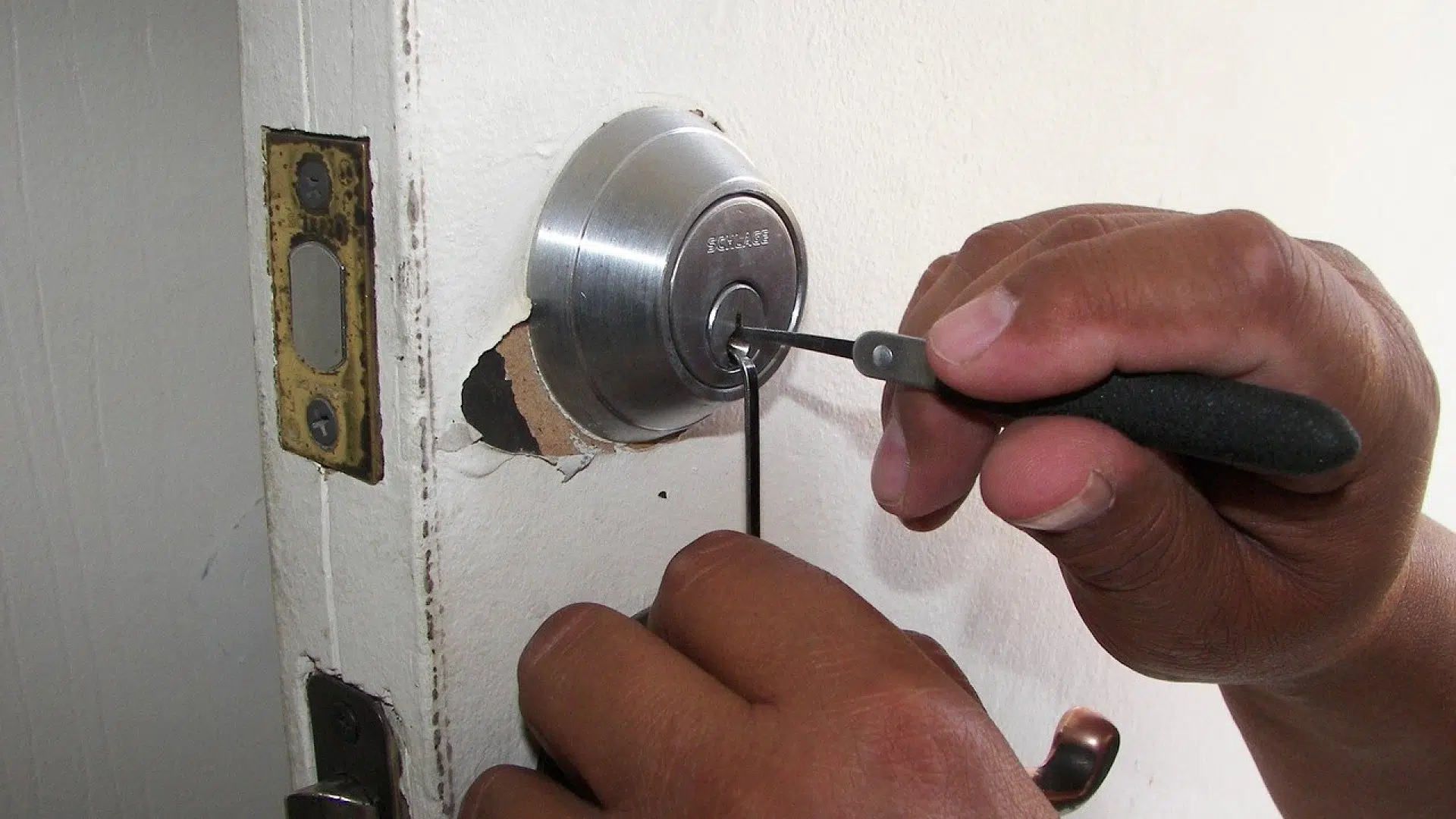 Sécurité de votre maison : faites appel à un serrurier à Annecy