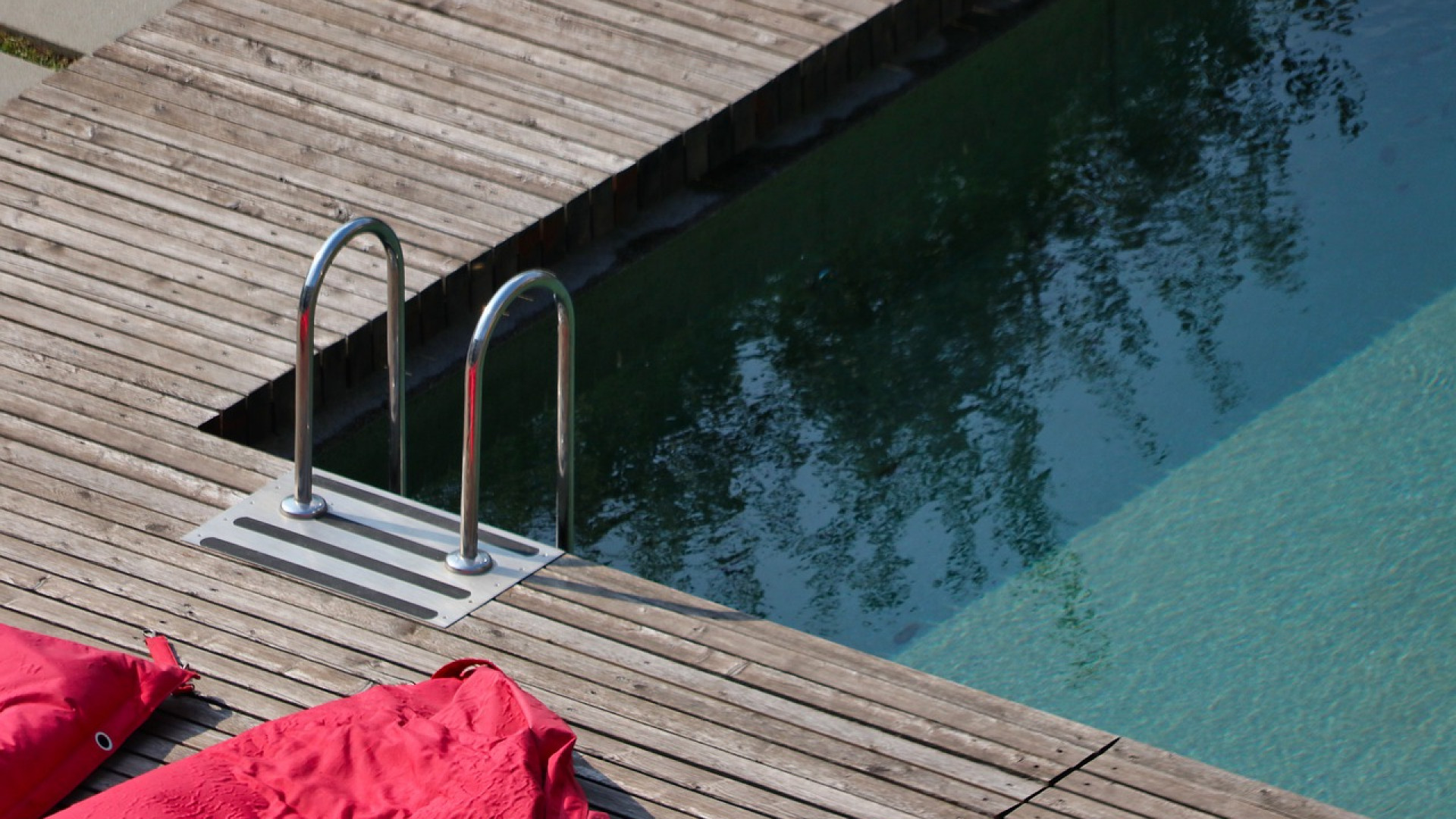 Les avantages d’une piscine en bois