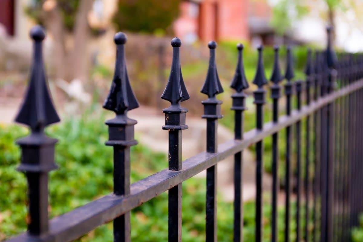 Quel type de clôture peut-on installer sur un muret ? 