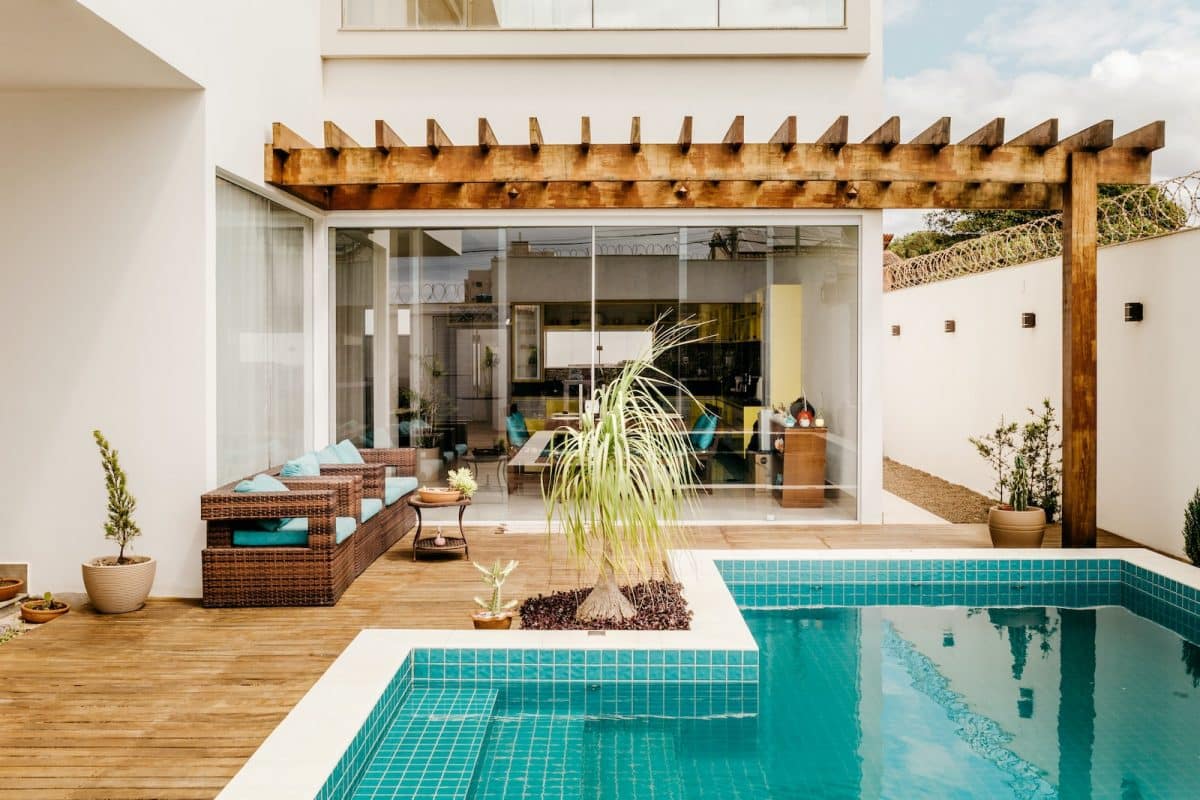 Conseils pour choisir et installer une pergola pour agrandir sa maison