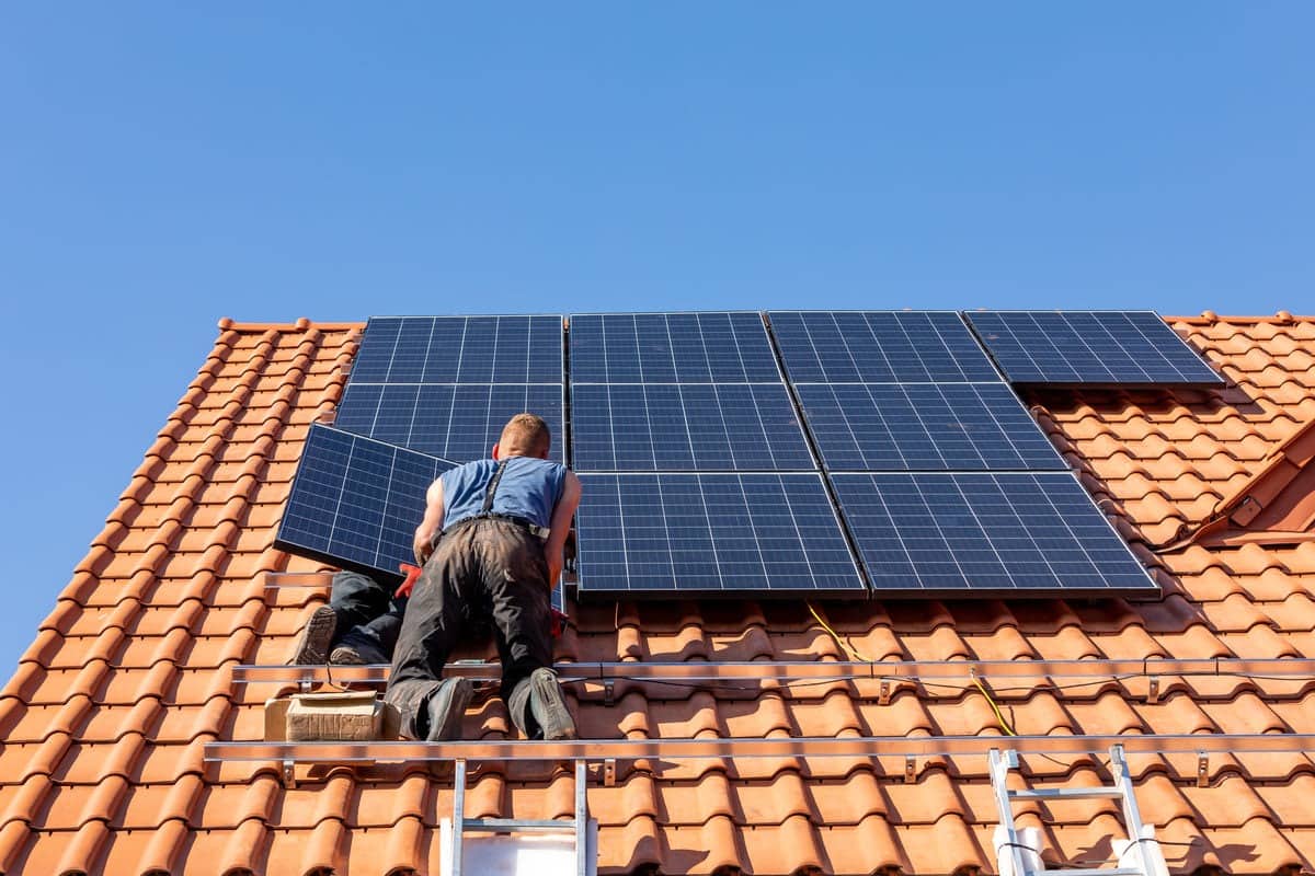 Installer des panneaux solaires : les étapes à suivre pour un projet réussi