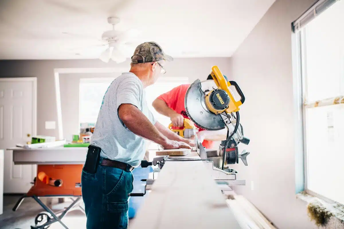 petits travaux à l'intérieur d'une maison