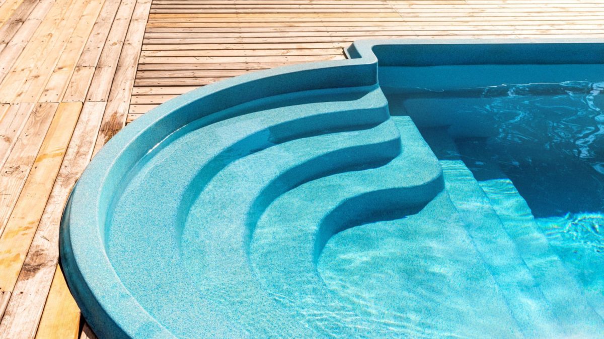 Quel professionnel choisir pour une rénovation de piscine sans casse ?